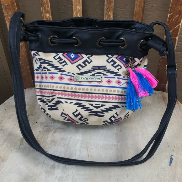 Lily Queen Aztec Crossbody Bucket Bag - Picture 6 of 10